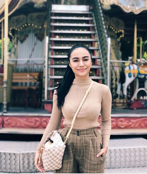 Antara artis yang memiliki bentuk badan yang cantik.